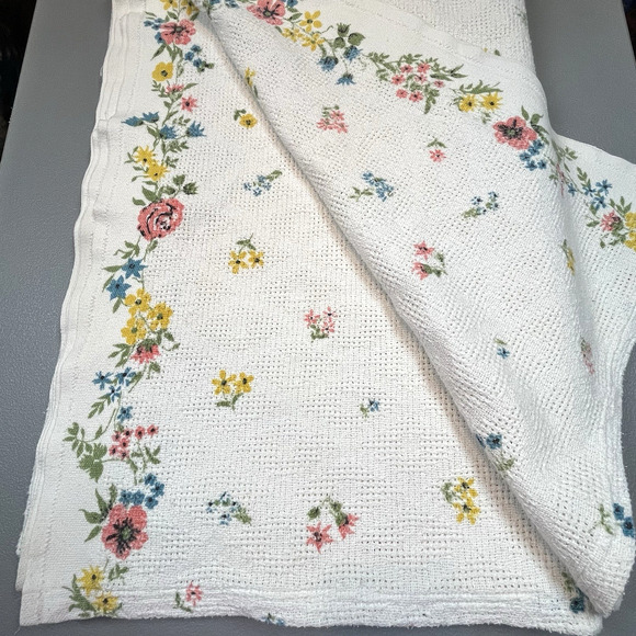 Vtg Waffle Weave Blanket Ditzy Floral 110"x76" cottagecore farmhouse boho chic - Picture 1 of 8